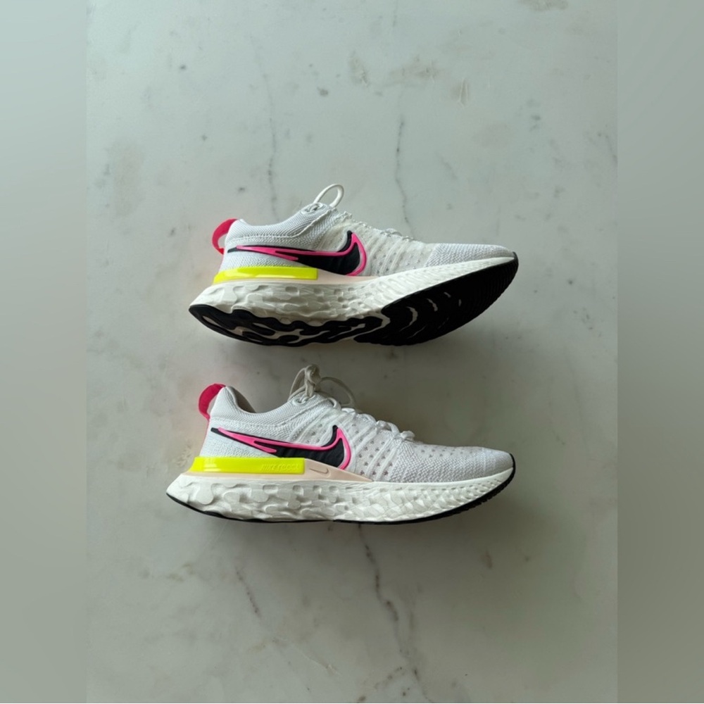 Nike - Picture 5 of 7